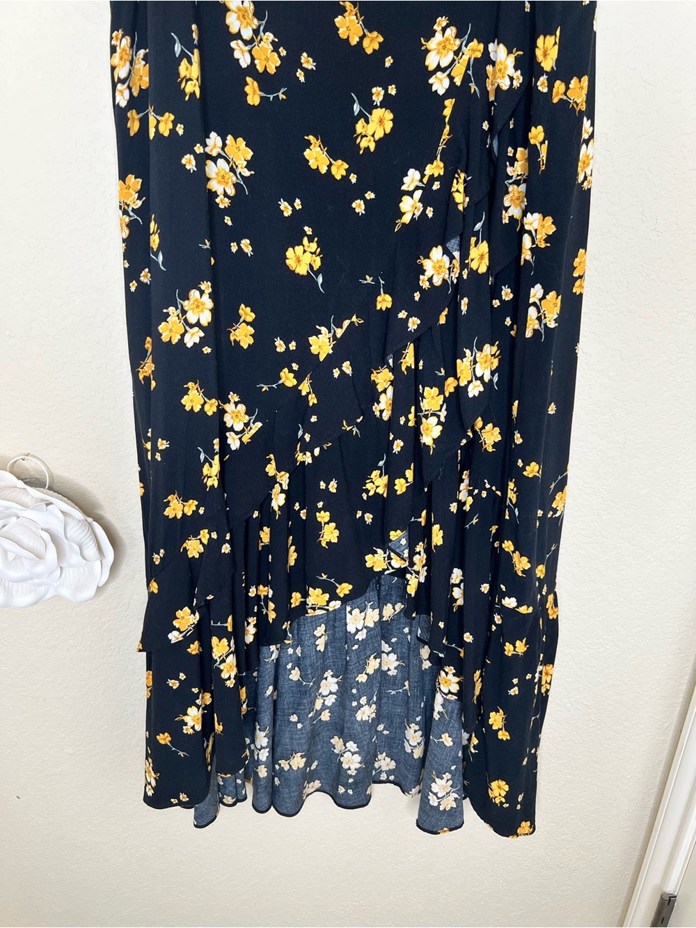 NTM: Torrid Floral Faux Wrap High Low Midi Skirt Size 2 Black Yellow Boho Plus - Picture 4 of 15